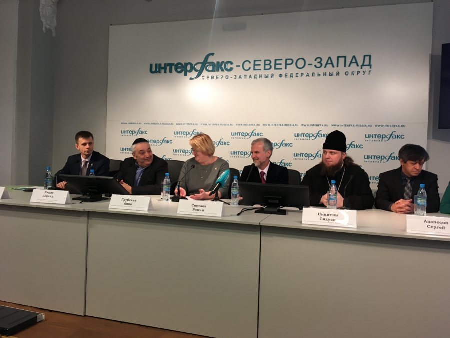 Директор Павловской гимназии принял участие в Круглом столе в "Интерфаксе", который был посвящен преподаванию  предметам «Основы религиозных культур и светской этики» и  «Основы духовно-нравственной культуры народов России»в образовательных учреждени